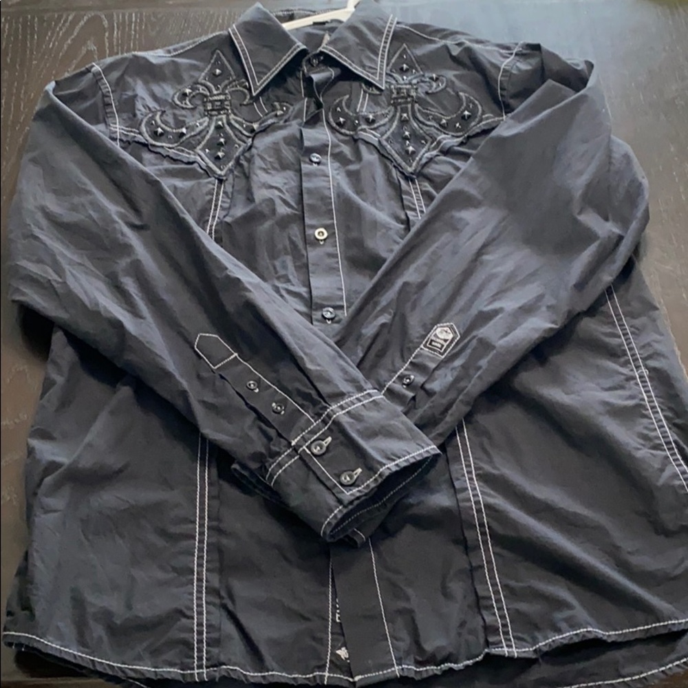 Men’s roar L button down
